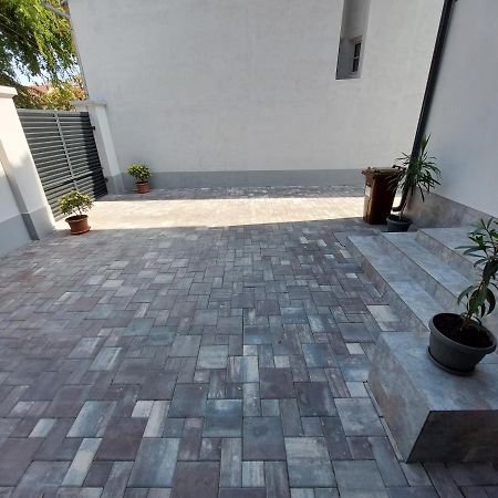 Premium Central Apartment Oradea Bagian luar foto